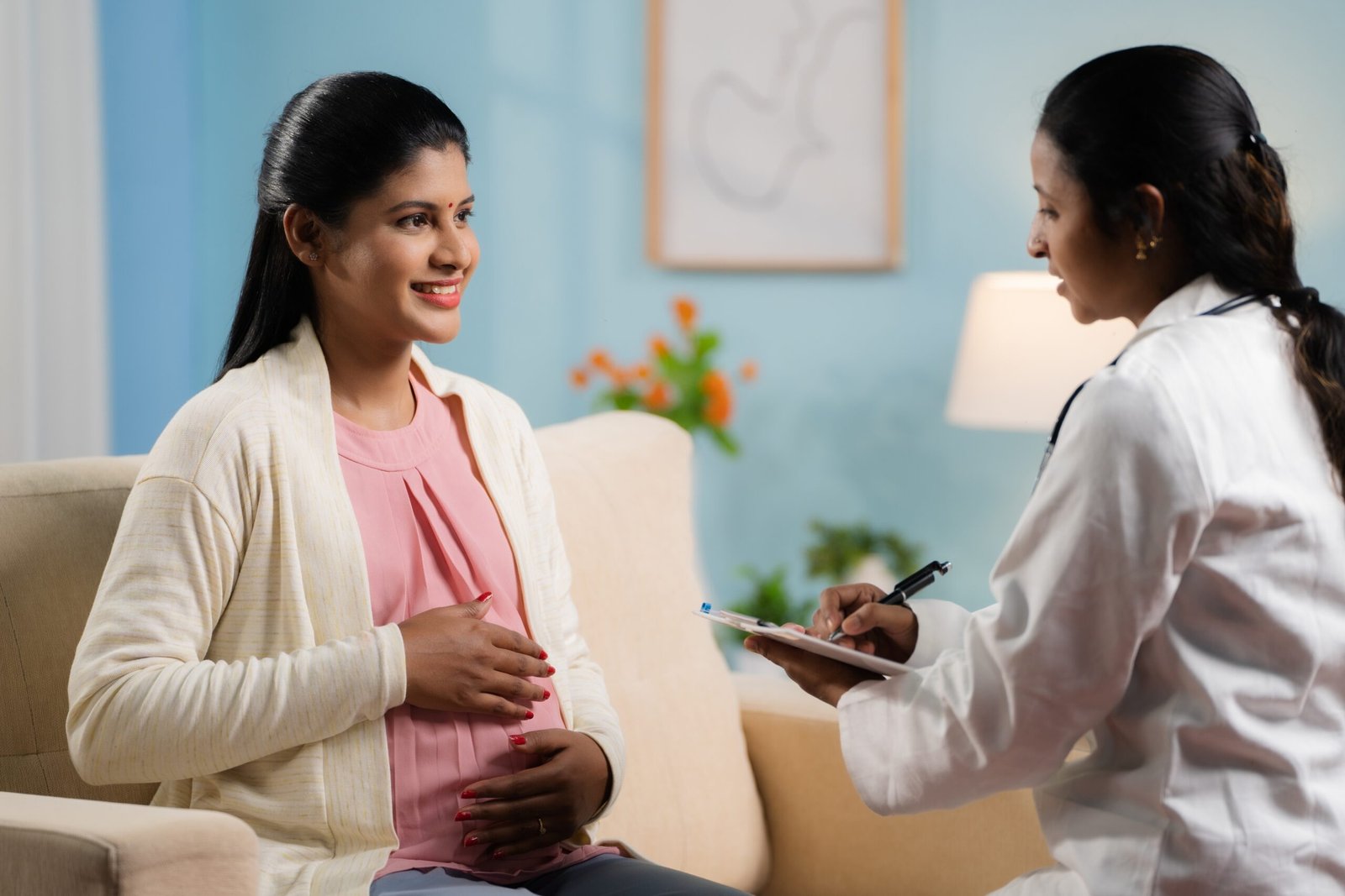 Indian,Doctor,Or,Nurse,Counseling,Pregnant,Woman,At,Home,By
